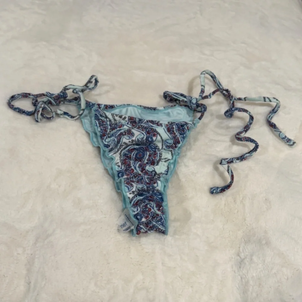 New! Frankie’s Bikinis Tidal Shine Paisley String Bikini Bottom 31537